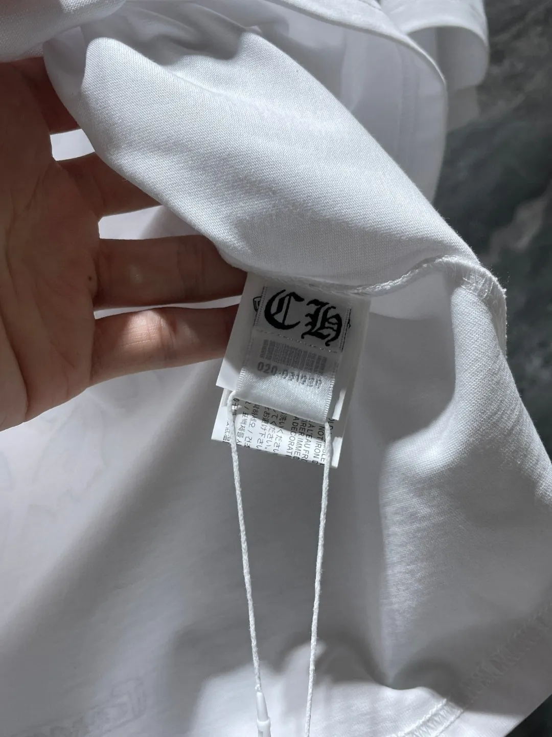 P140 New Chrome Hearts 25ss for summer. High gram weight, environmentally friendly and high-quality top fabric. 260g~270g. Chrome classic scroll letter color cross group flower arm short sleeves. Imported environmentally friendly glue printing and dyeing. Counter synchronization. Re-engraved version 1:1. Recommended color: black white. Size: S, M, L, XL.